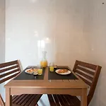 Lovelystay - Homey Feeling Flat W/ Free Parking * Porto