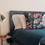 Lovelystay - Homey Feeling Flat W/ Free Parking Apartament *