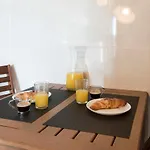 Lovelystay - Homey Feeling Flat W/ Free Parking Apartament Porto