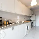 Lovelystay - Homey Feeling Flat W/ Free Parking Apartament Porto