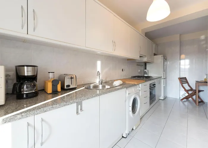 Lovelystay - Homey Feeling Flat W/ Free Parking Daire Porto