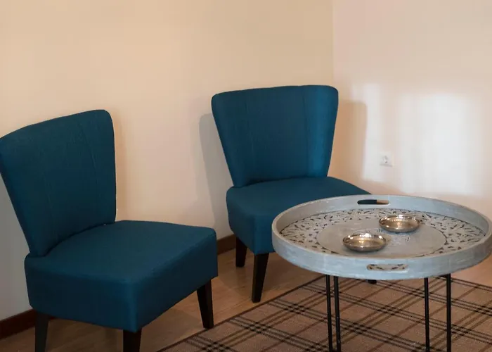 Lovelystay - Homey Feeling Flat W/ Free Parking *