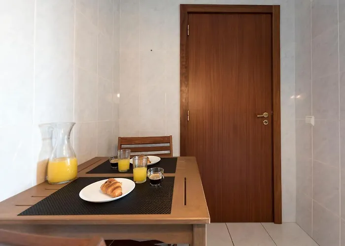 Daire Lovelystay - Homey Feeling Flat W/ Free Parking