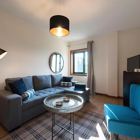 Lovelystay - Homey Feeling Flat W/ Free Parking Apartment *