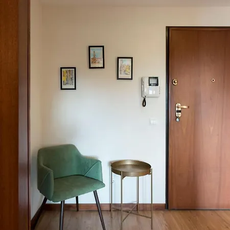 Lovelystay - Homey Feeling Flat W/ Free Parking بورتو