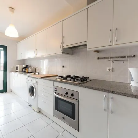 Apartamento Lovelystay - Homey Feeling Flat W/ Free Parking *