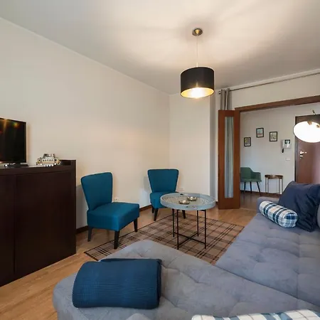 Lovelystay - Homey Feeling Flat W/ Free Parking *