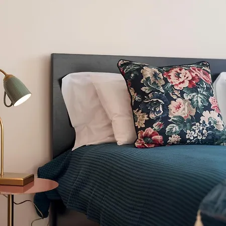 Lovelystay - Homey Feeling Flat W/ Free Parking Apartment *