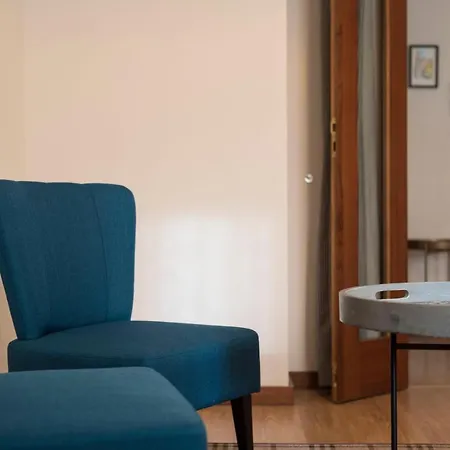 Apartamento Lovelystay - Homey Feeling Flat W/ Free Parking *