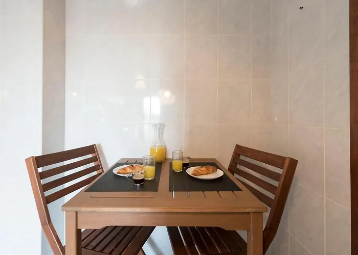 Lovelystay - Homey Feeling Flat W/ Free Parking * 波尔图