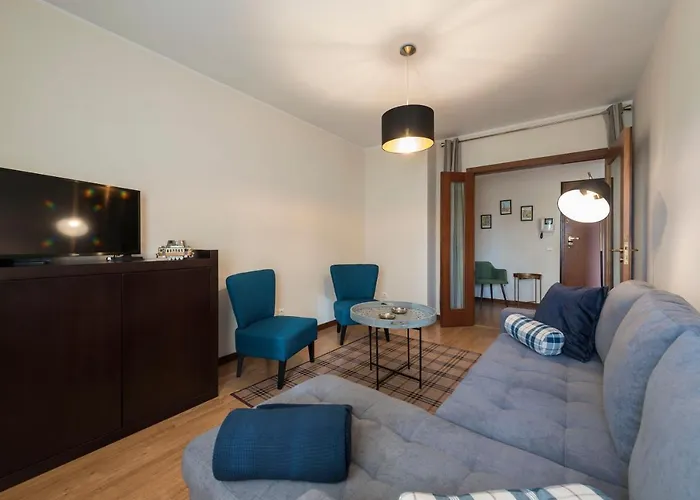 Lovelystay - Homey Feeling Flat W/ Free Parking *