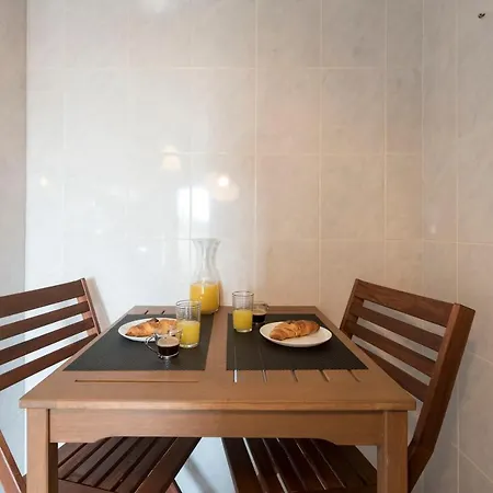 Lovelystay - Homey Feeling Flat W/ Free Parking * Oporto