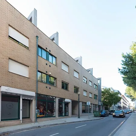 Lägenhet Lovelystay - Homey Feeling Flat W/ Free Parking