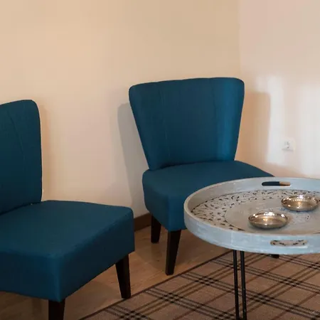 Lovelystay - Homey Feeling Flat W/ Free Parking *