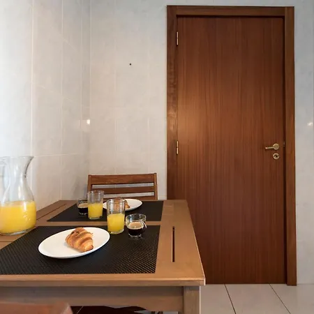 Lägenhet Lovelystay - Homey Feeling Flat W/ Free Parking