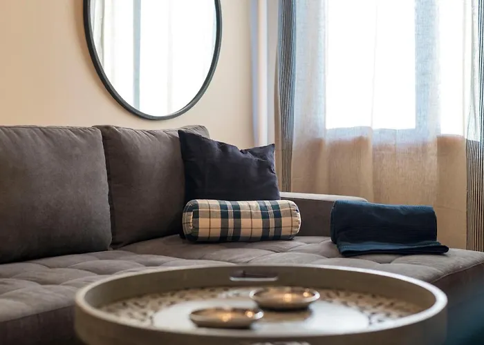 Lovelystay - Homey Feeling Flat W/ Free Parking Apartment